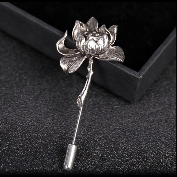 🌺VINTAGE LOTUS BROOCH - Picture 2 of 6